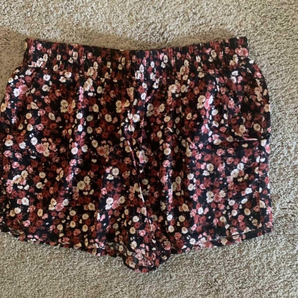 Forever 21 Size XS Red Floral Shorts.